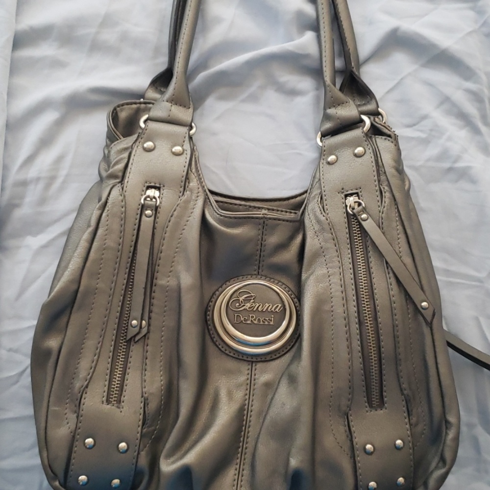 Silver Genna DeRossi 11" x 14" purse